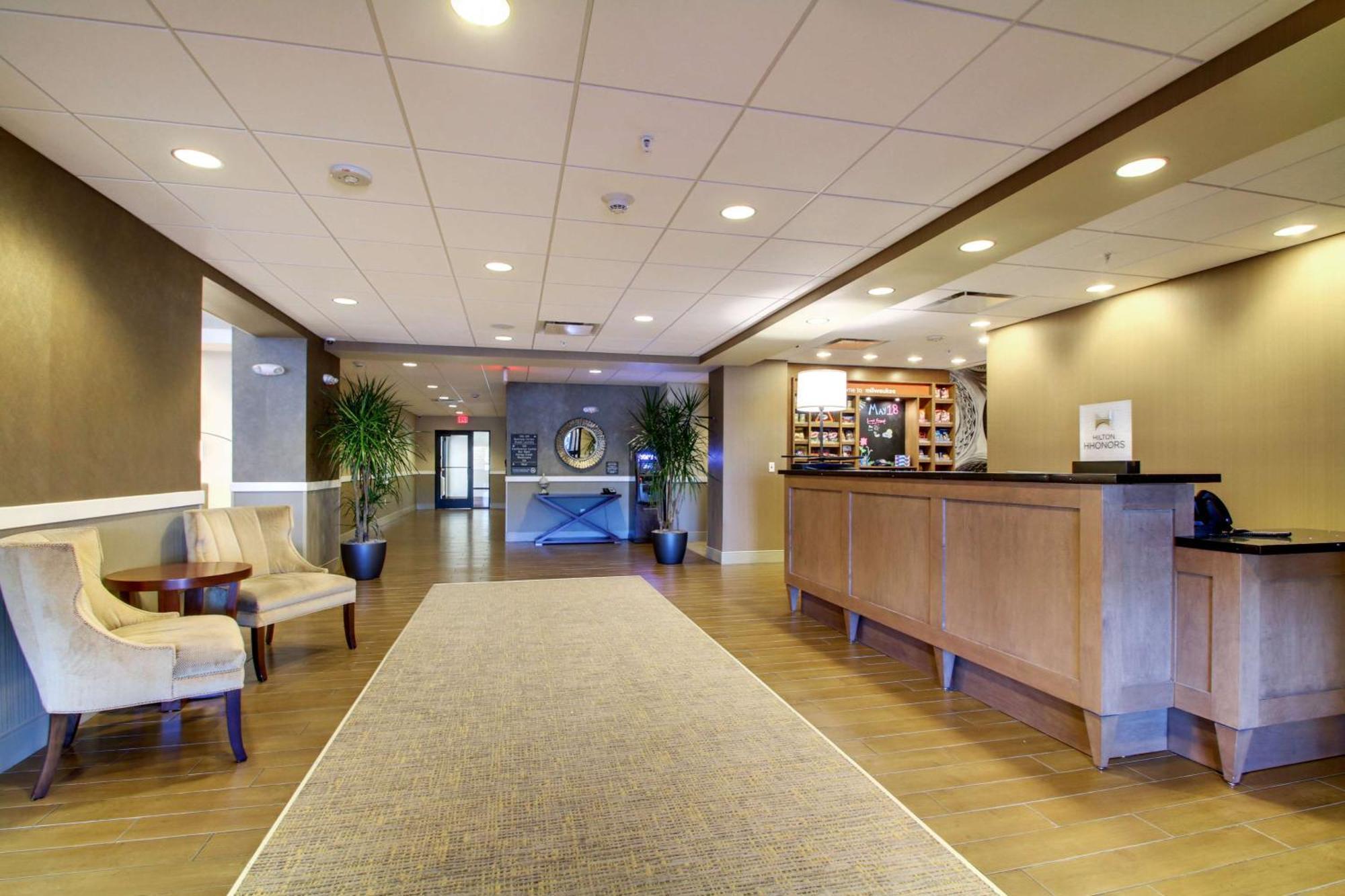 Hampton Inn & Suites Milwaukee West West Allis Exterior foto